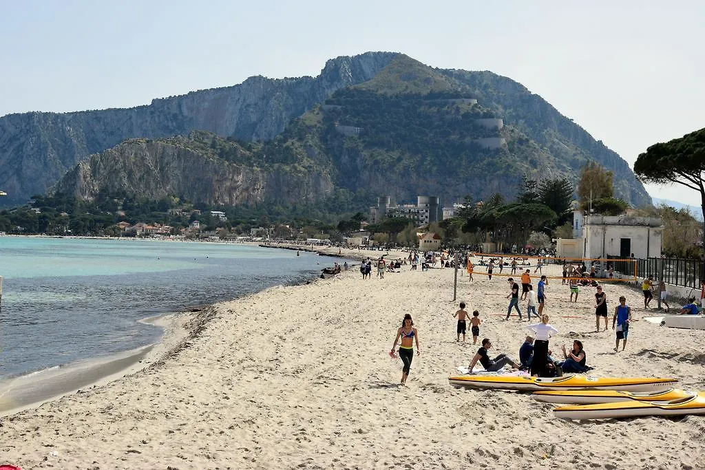 Palermo Mare Holidays Sferracavallo 0*,